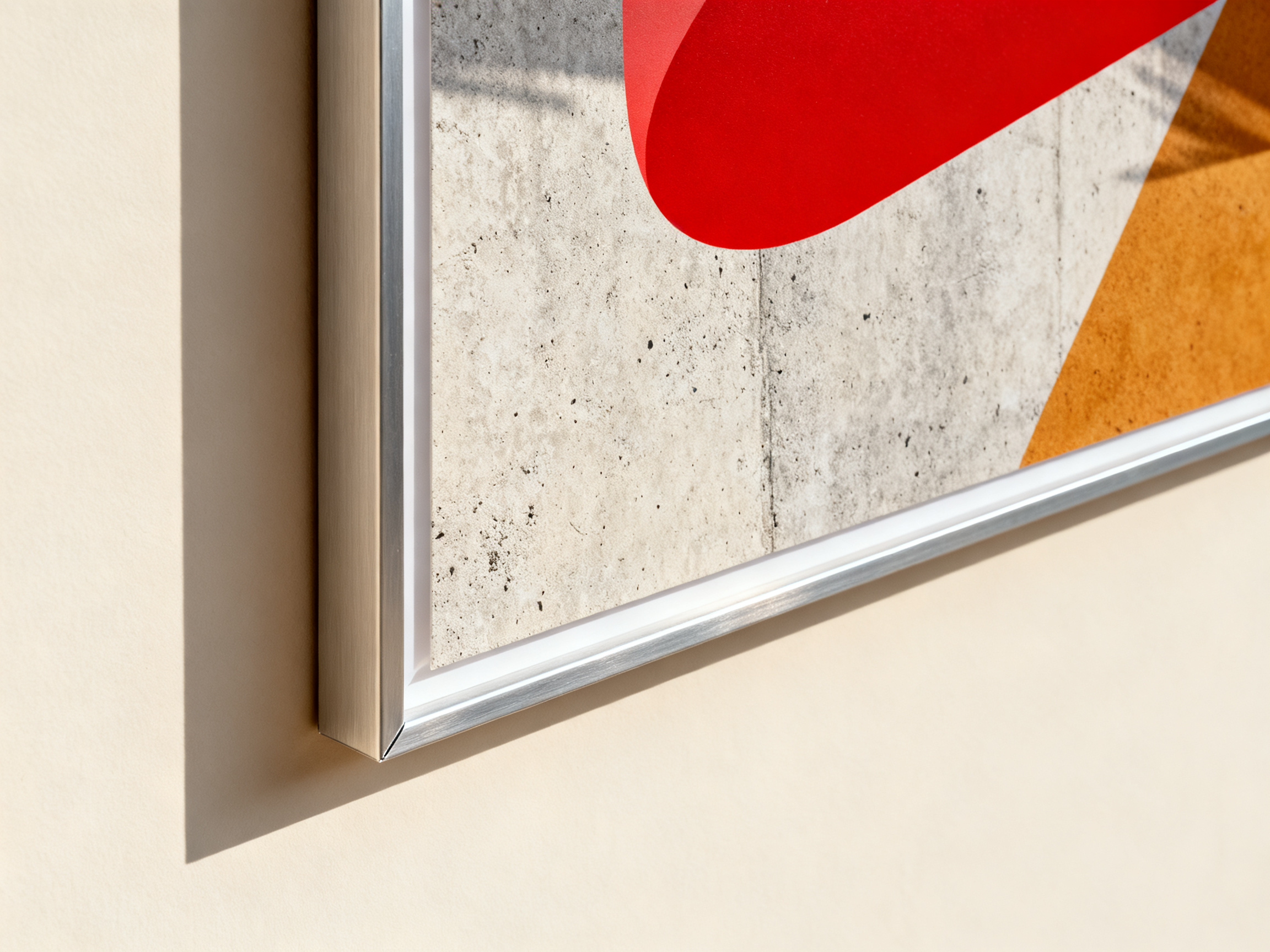 Agence design Marais — wall gallery brutaliste rotative — détail matière